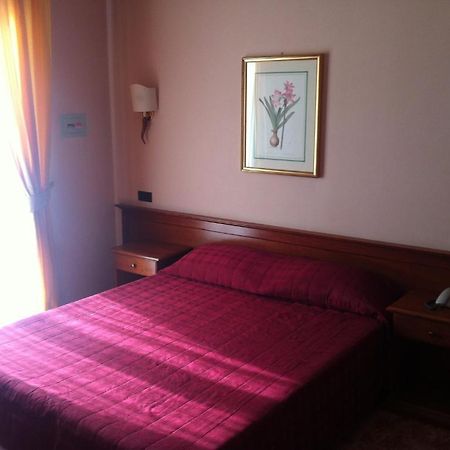 Hotel Impero Брешия Номер фото