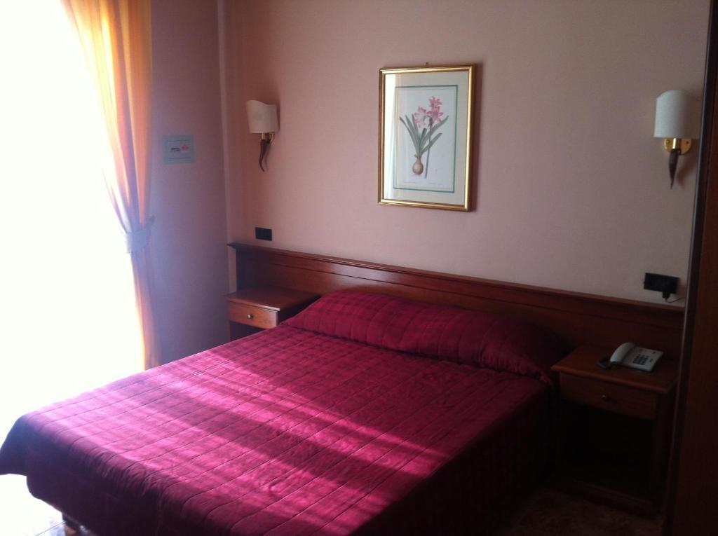 Hotel Impero Брешия Номер фото