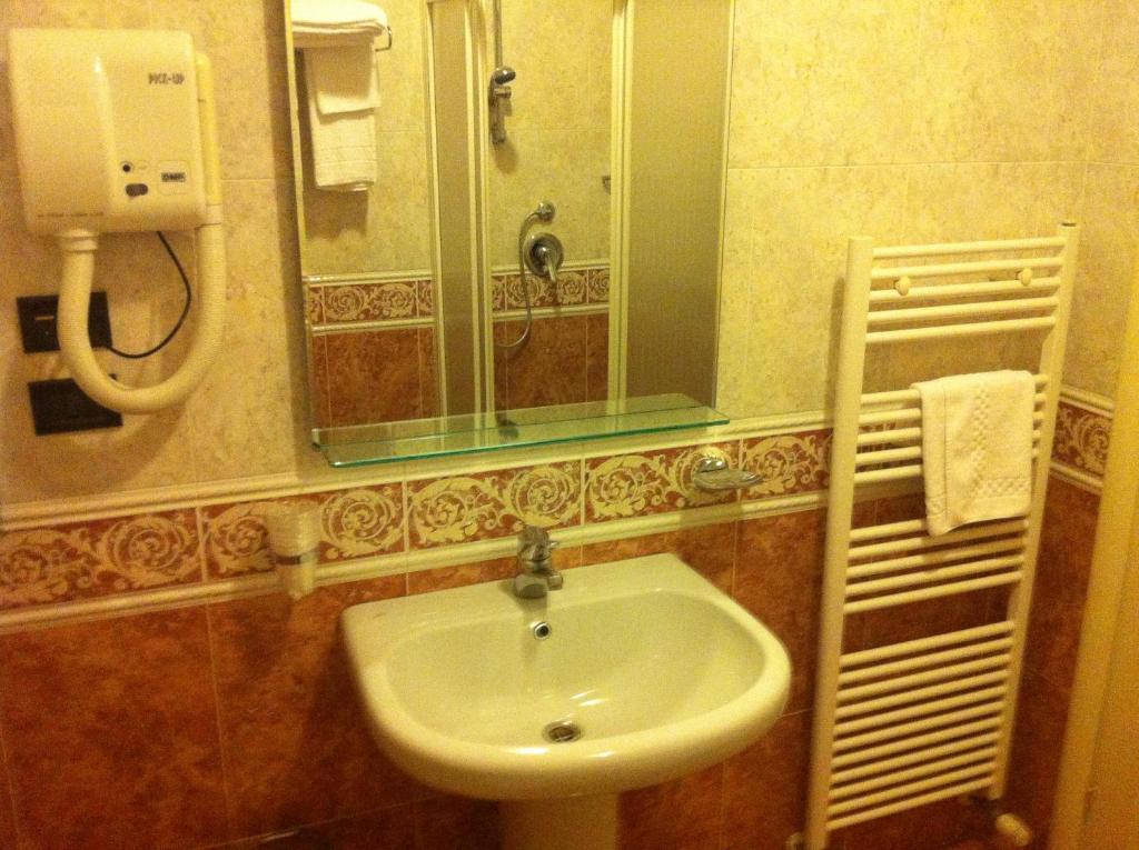Hotel Impero Брешия Номер фото