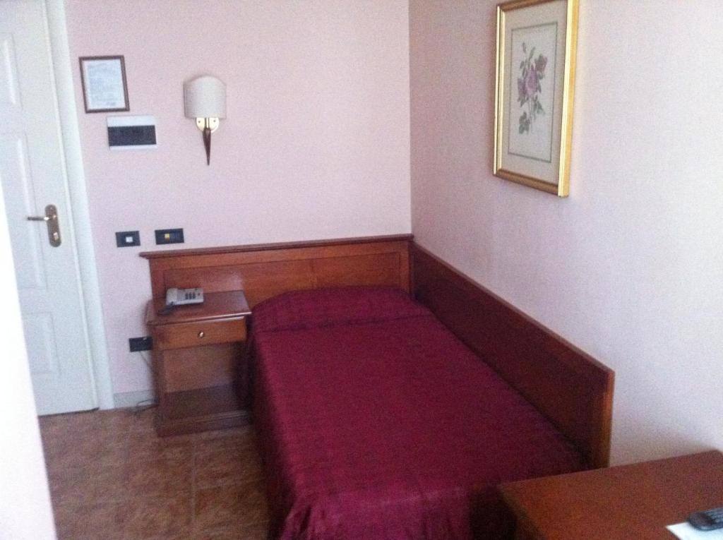 Hotel Impero Брешия Номер фото