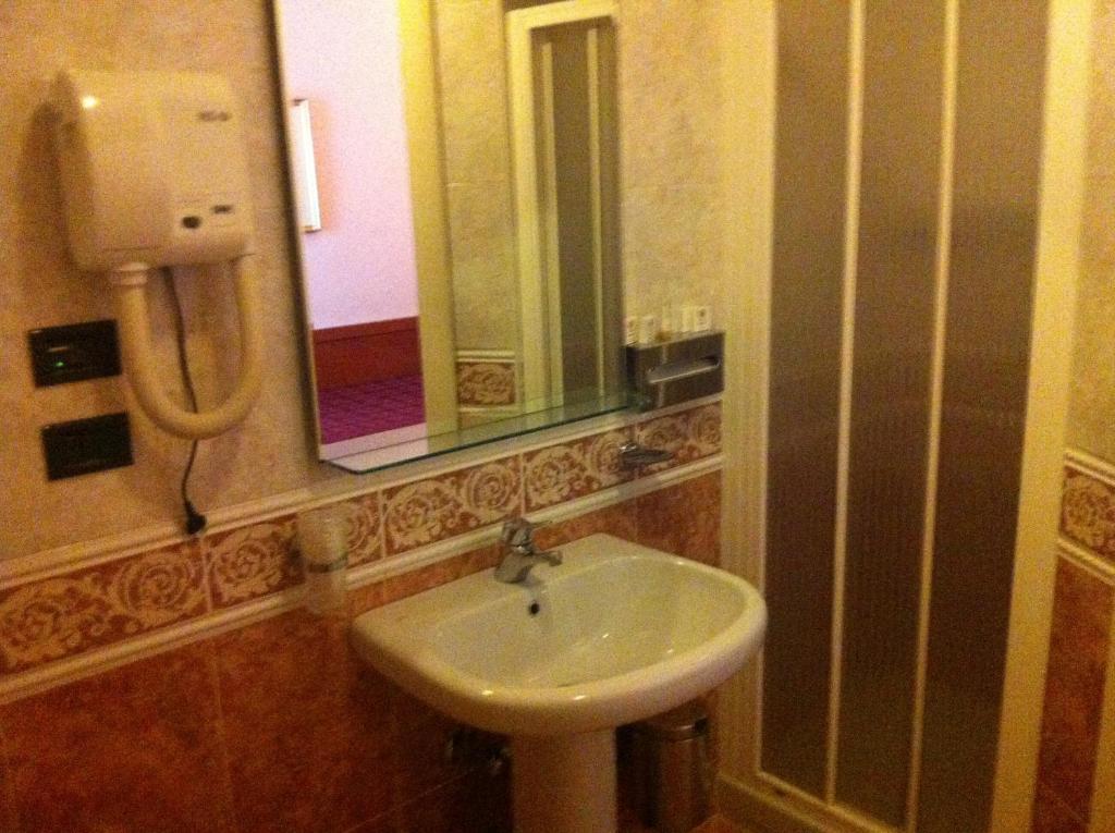 Hotel Impero Брешия Номер фото