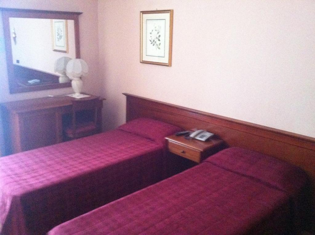 Hotel Impero Брешия Номер фото